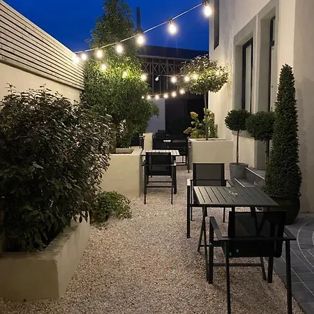 Laroziere D'hotes Bed & Breakfast