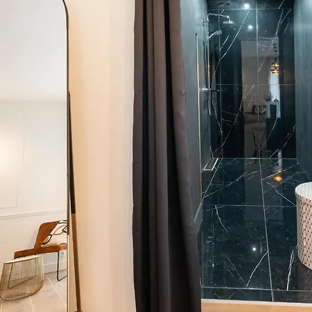 Laroziere D'hotes Bed & Breakfast 3*