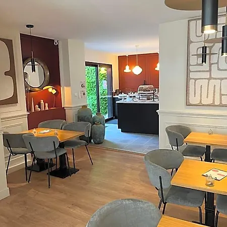 Laroziere D'hotes 3*